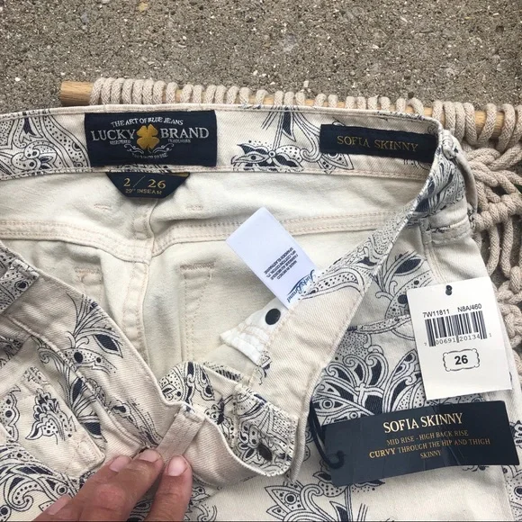 New Lucky Brand Paisley Printed Skinny Jeans Size 26 - Picture 5 of 7